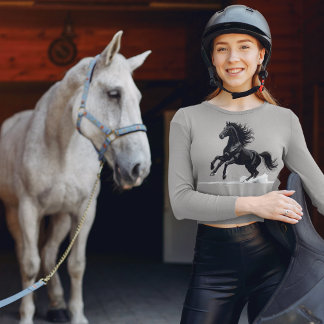 Schwarzer Galopp: Pferd in Bewegung T-shirt