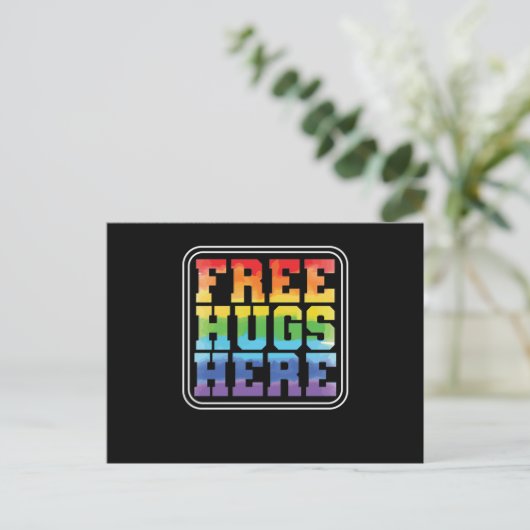 Schwul oder Lesbisch "Free Hugs here here" Briefkaart (Staand voorkant)