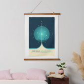 Sci-Fi Ad, blauwe atoomklok, diepe ruimte Hangend Wandkleed (Slaapkamer)