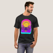 Sci Fi Vaporwave niet-geïdentificeerd vliegend obj T-shirt (Voorkant volledig)