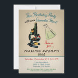 Science Birthday Invitation Microscope Kaart<br><div class="desc">Deze kleurrijke uitnodiging van de wetenschaps verjaardagspartij bevat een  microscoop op een shabby neutrale achtergrond. De perfecte slimme uitnodiging voor tieners,  tweens,  20e 21e 30e 35e 45e 45e 50e 55e 65e 65e 70e 75e 85e 85e 90e en om het even welke leeftijd!</div>