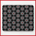 Science Lover Black en Red Atom Mousepad Muismat<br><div class="desc">Zwarte mousepad geadorneerd met afbeelding van het atoom. Cool cadeau voor de wetenschapsliefhebber in je leven!</div>