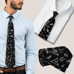 Science Physics Teacher Gift Stropdas<br><div class="desc">Het mannen stropdas heeft een boeiend patroon geïnspireerd op wetenschappelijke apparatuur en labartikelen, waardoor het een perfect geschenk is voor cadeau aan een vader of docent. Het ontwerp toont een verscheidenheid aan wetenschappelijke instrumenten en symbolen, zoals bekers, testbuizen, microscopen, atomen en formules. De ingewikkelde details van deze onderdelen voegen diepte...</div>