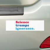 Science Trumps Ignorance Bumpersticker (Op auto)