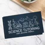 Science Tutoring - Docent Visitekaartje<br><div class="desc">Inspireer nieuwsgierige geesten met dit prachtig ontworpen Science Tutoring-visitekaartje, ideaal voor opvoeders, privédocenten en professionals voor academische ondersteuning. Met een compositie van klassieke wetenschapselementen - zoals een microscoop, DNA-streng, bekers, molecule en meer - voegt dit ontwerp een creatieve, persoonlijke touch toe aan uw professionele afbeelding. Deze kaart combineert visuele charme...</div>