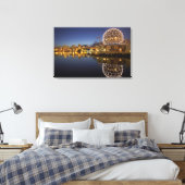 Science World en CBD weerspiegeld in False Creek, Canvas Afdruk (Insitu (Slaapkamer))