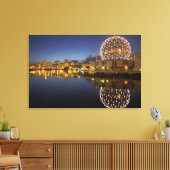 Science World en CBD weerspiegeld in False Creek, Canvas Afdruk (Insitu (Woonkamer))