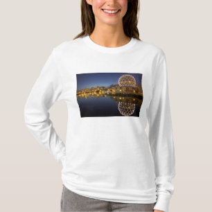 Science World en CBD weerspiegeld in False Creek, T-shirt