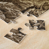 Sciencefictionaliens van vroeger bouwen op een pla legpuzzel (Zijkant)