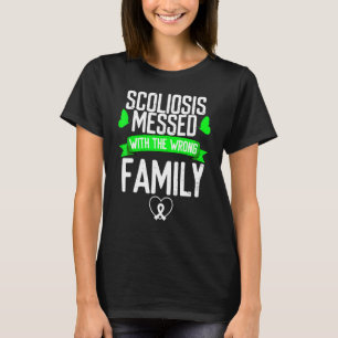 Scoliose Bewustzijn Messed with wrong Family Green T-shirt