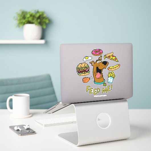 Scooby-Doo Feed Me! Sticker (Laptop op bureau)