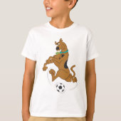 Scooby-Doo Kicking Voetbal T-shirt (Voorkant)