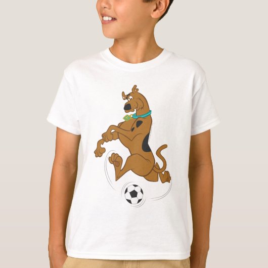 Scooby-Doo Kicking Voetbal T-shirt (Voorkant)