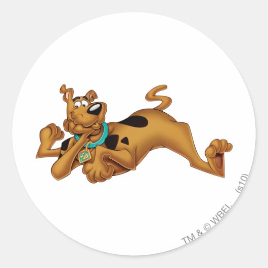 Scooby-Doo Lying Down Ronde Sticker (Voorkant)