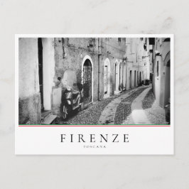 Scooter in een straat in Italië, zwart-wit Briefkaart