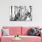 Scooter in een straat in Italië, zwart-wit Canvas Afdruk (Insitu (Woonkamer))