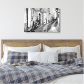 Scooter in een straat in Italië, zwart-wit Canvas Afdruk (Insitu (Slaapkamer))