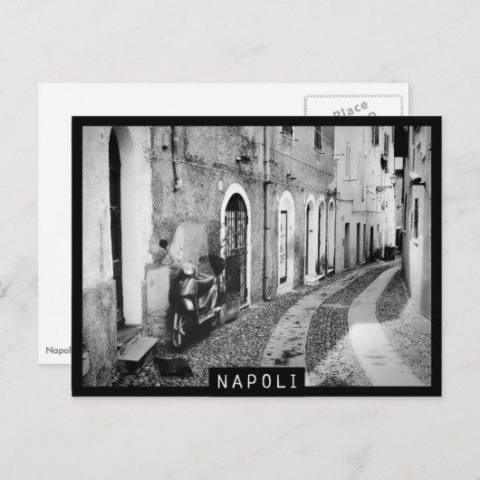 Scooter in een straat in Napels, zwart-wit Briefkaart (Voorkant / Achterkant)