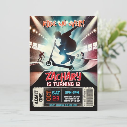 Scooter verjaardagsuitnodiging | Digitaal Schaats Kaart (Staand voorkant)