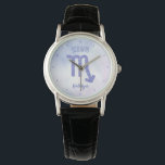 Scorpio Astrology Sign Speciaal Paars Horloge<br><div class="desc">Dit  paarse en lavender Scorpio-horloge toont je astrologische teken van de Zodiac in een mooie glans zoals de constellaties. Pas dit schattige horlogegift met jouw naam in krullend manuscript voor iemand aan met een verjaardag eind Oktober of begin November verjaardag.</div>