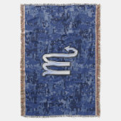 Scorpio Zodiac Sign on Navy Blue Camouflage Decor Deken (Voorkant Verticaal)