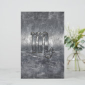 Scorpio Zodiac Symbol in Grunge Metallic Style Briefpapier (Staand voorkant)