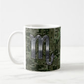 Scorpio Zodiac Symbol Woodland Digital Camo Koffiemok (Links)