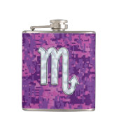 Scorpio Zodiac-symbool op roze digitale camouflage Heupfles (Voorkant)