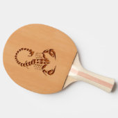 Scorpion silhouet gegraveerd op houtafbeelding tafeltennisbatje (Zijkant)
