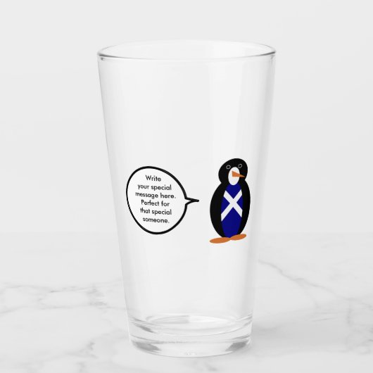 Scot Talking Ms Penguin gepersonaliseerd Glas (Voorkant)