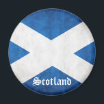 Scotland Grunge Flag Gepersonaliseerd Magneet<br><div class="desc">Scotland Grunge Flag, ook bekend als Saint. Andrew's Kruis en The Saltire. Oude Engelse stijltekst</div>