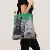 Scottie dogs Blackie en Whitie op de radio Tote Bag (Dichtbij)