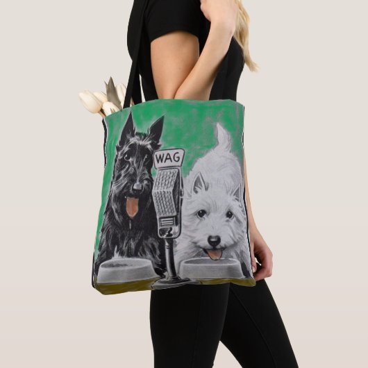 Scottie dogs Blackie en Whitie op de radio Tote Bag (Dichtbij)