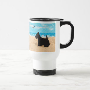 Scottie op het strand met meeuw reisbeker