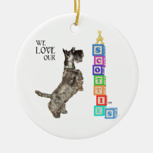 Scottie vindt een prijs keramisch ornament