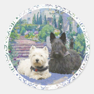 Scottie & Westie in een knusse tuin Ronde Sticker
