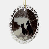 Scotties op een surreële winteravond keramisch ornament (Rechts)