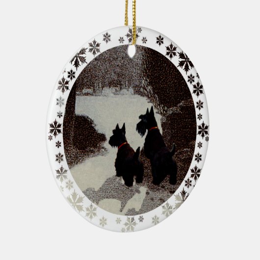 Scotties op Surreal Winter Night Keramisch Ornament (Rechts)