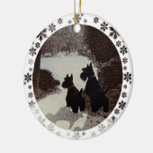 Scotties op Surreal Winter Night Keramisch Ornament (Links)