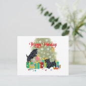 Scotties sorteren de kerstcadeaus feestdagenkaart (Staand voorkant)