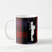 Scottish Bagpiper over Clan Brown Tartan Koffiemok (Links)
