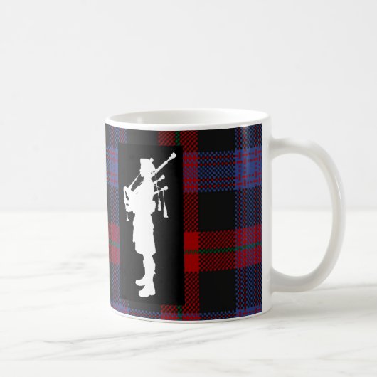 Scottish Bagpiper over Clan Brown Tartan Koffiemok (Rechts)