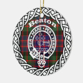 Scottish Clan Beaton Tartan en Crest Keramisch Ornament (Links)