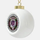 Scottish Clan Beaton Tartan en Crest Keramische Bal Ornament (Rechts)