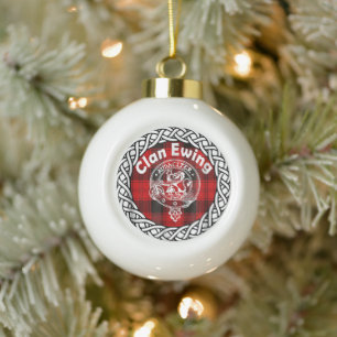 Scottish Clan Ewing Tartan en Crest Keramische Bal Ornament