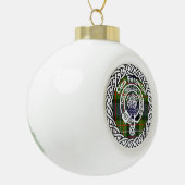 Scottish Clan Ferguson Tartan en Crest Keramische Bal Ornament (Links)