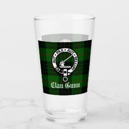 Scottish Clan Gunn Crest Badge en Tartan Glas