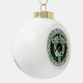 Scottish Clan Gunn Tartan en Crest Keramische Bal Ornament (Links)