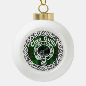 Scottish Clan Gunn Tartan en Crest Keramische Bal Ornament (Voorkant)