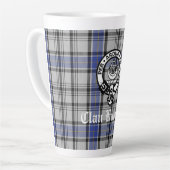 Scottish Clan Hannay Crest Badge en Tartan Custom Latte Mok (Linkerhoek)